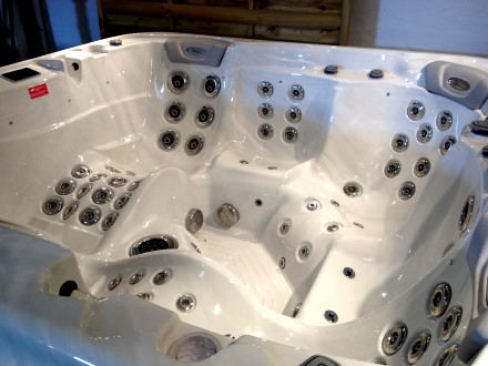 Everest Showroom3.jpg